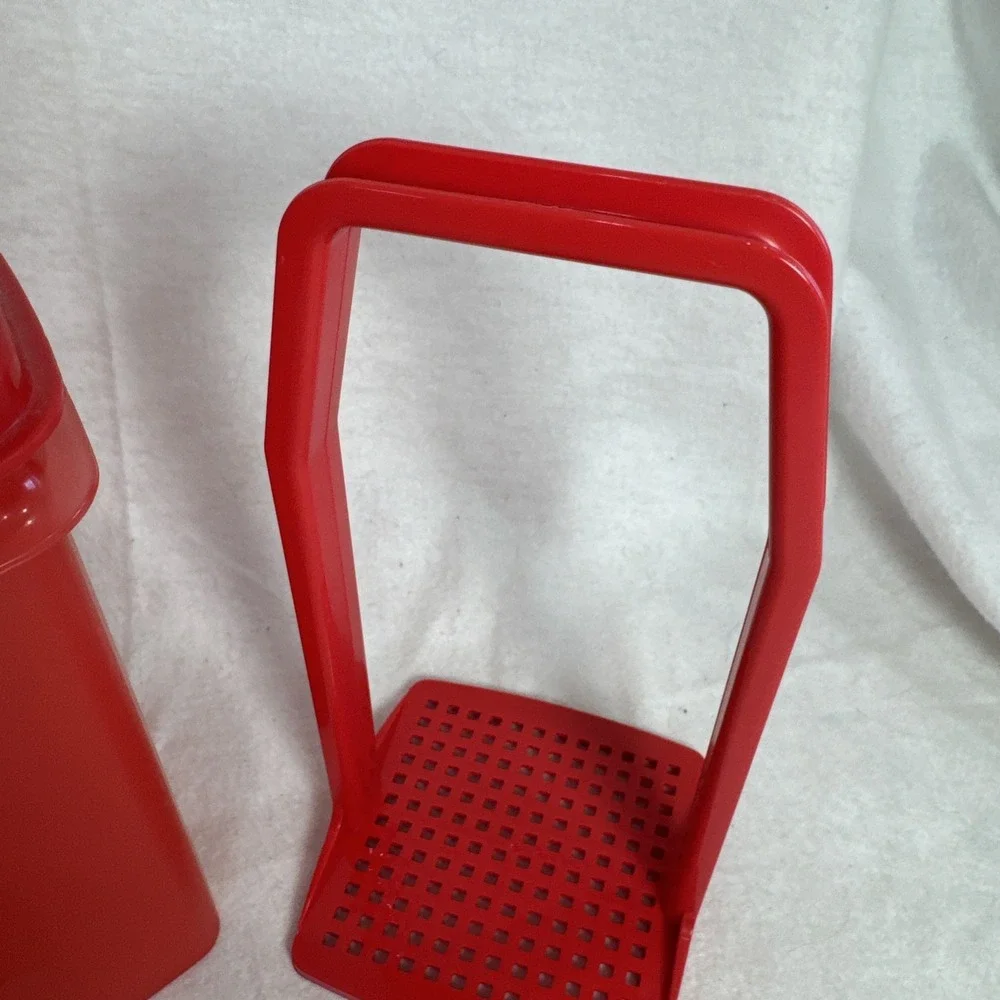 Tupperware Red 1330.11 Pick A Deli 3 Piece Pickle Olive Keeper Container NICE!